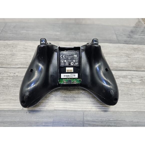Lot of 2 Xbox Controllers • 1 Wired, 1 Wireless, See Pics for Details [BB] - Picture 7 of 16